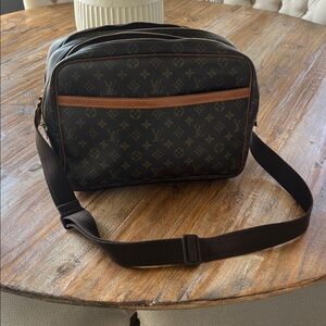 XL Louis Vuitton Monogram Reporter GM